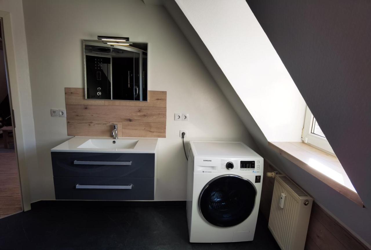Gemuetliche Dachwohnung Mit Kleiner Oder Grosser Dachterrasse Nebeneinander 볼미르스테트 외부 사진