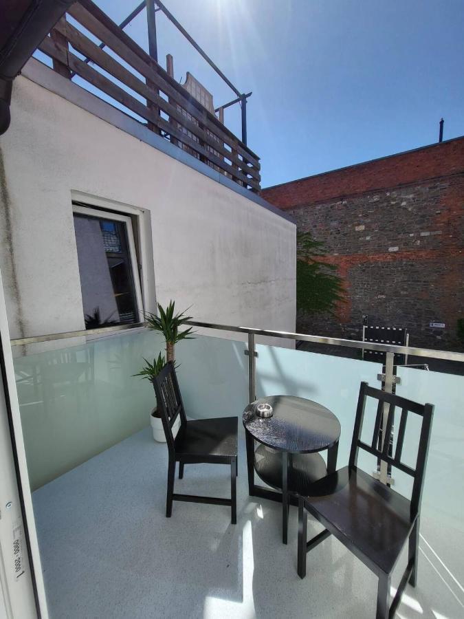 Gemuetliche Dachwohnung Mit Kleiner Oder Grosser Dachterrasse Nebeneinander 볼미르스테트 외부 사진